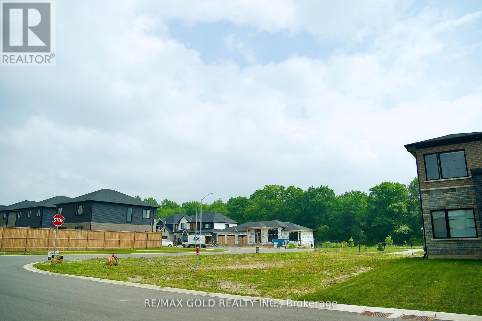 7547 Sherrille Crescent, Niagara Falls (Brown), Ontario  L2H 3T4 - Photo 8 - X12405937