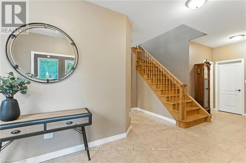 114 Armour Crescent, Hamilton, Ontario  L9K 1R9 - Photo 2 - X12405945