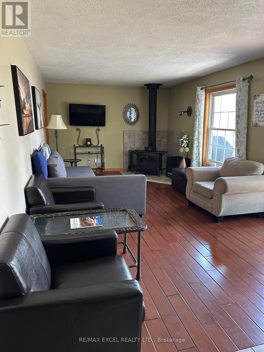 97 Mcgill Drive W, Kawartha Lakes, Ontario  L0B 1K0 - Photo 6 - X12406056