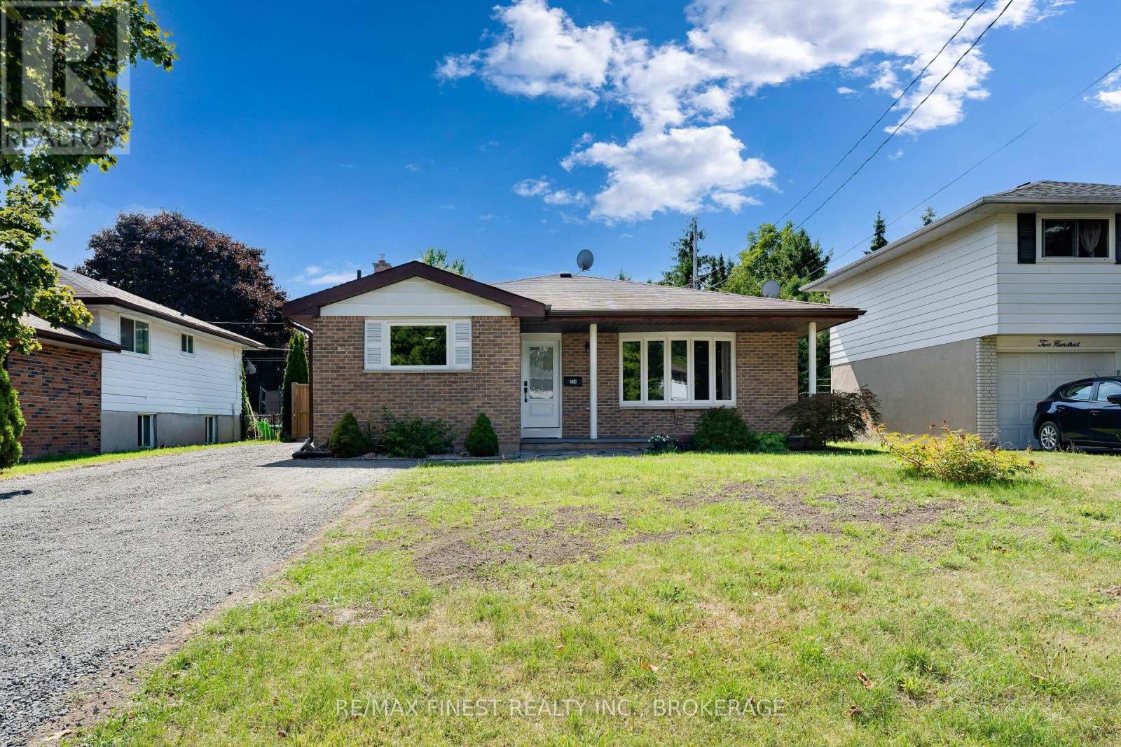 Property at 204 QUEEN STREET image 2