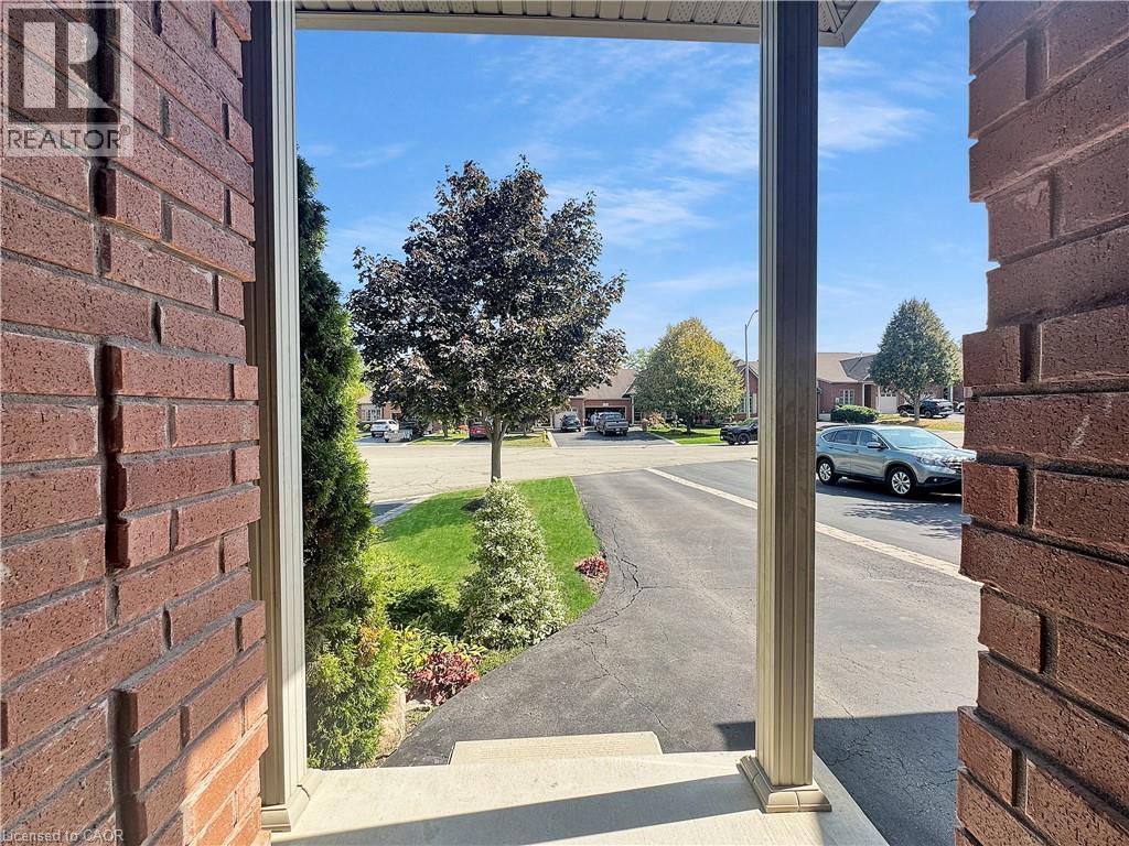 15 Iron Bridge Court, Caledonia, Ontario  N3W 0A4 - Photo 4 - 40770186