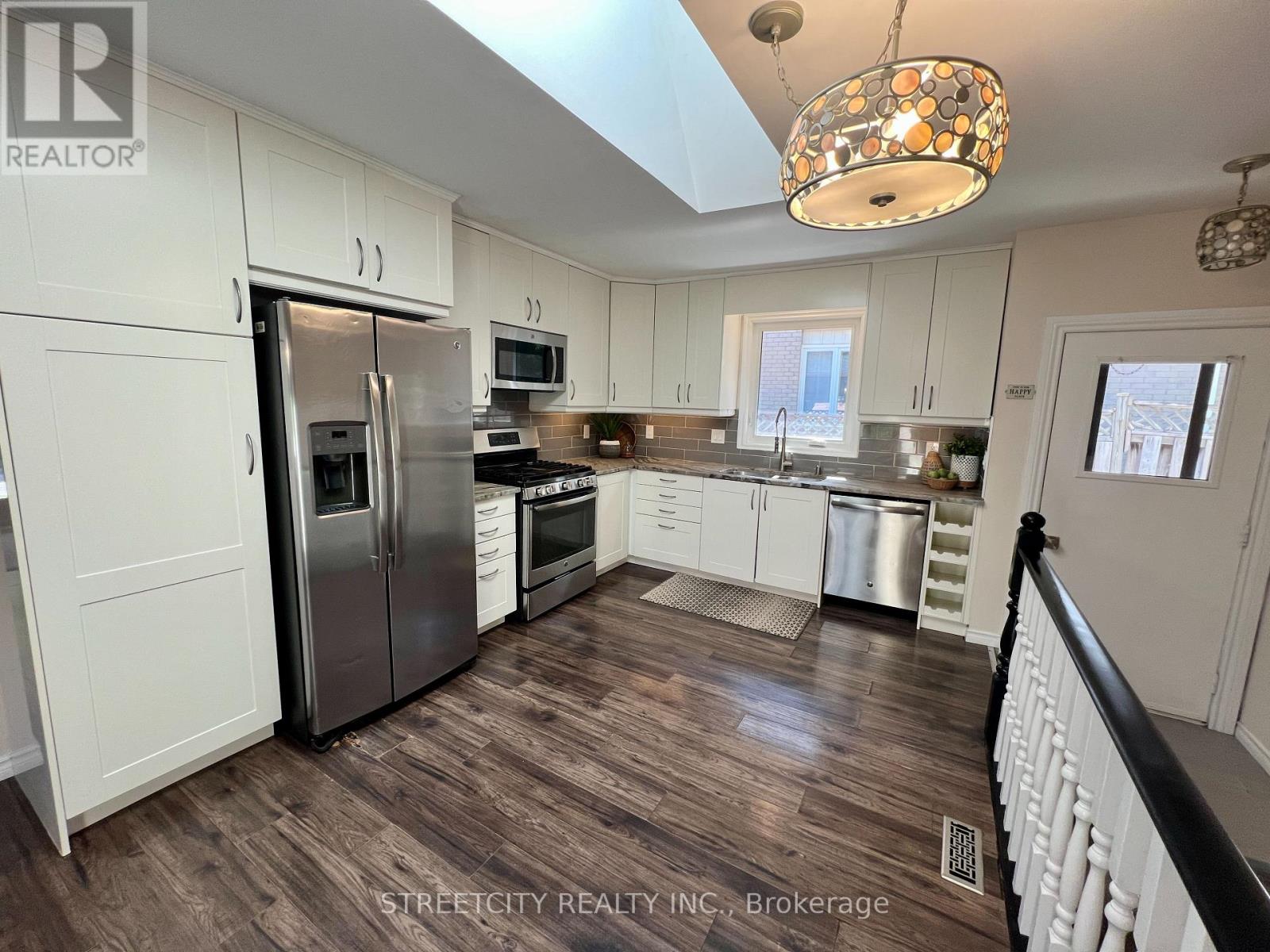 295 Walmer Grove, London North, Ontario  N6G 4G9 - Photo 11 - X12406300