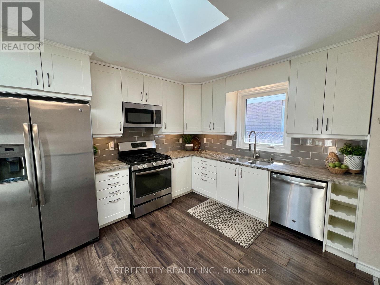 295 Walmer Grove, London North, Ontario  N6G 4G9 - Photo 12 - X12406300