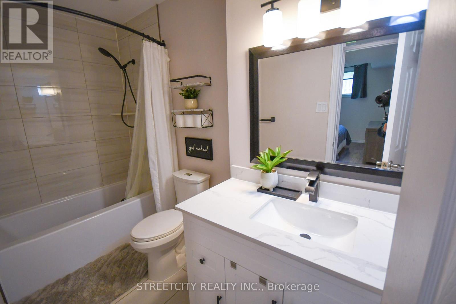 295 Walmer Grove, London North, Ontario  N6G 4G9 - Photo 33 - X12406300