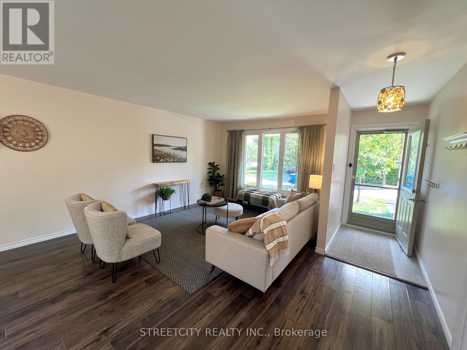 295 Walmer Grove, London North, Ontario  N6G 4G9 - Photo 4 - X12406300