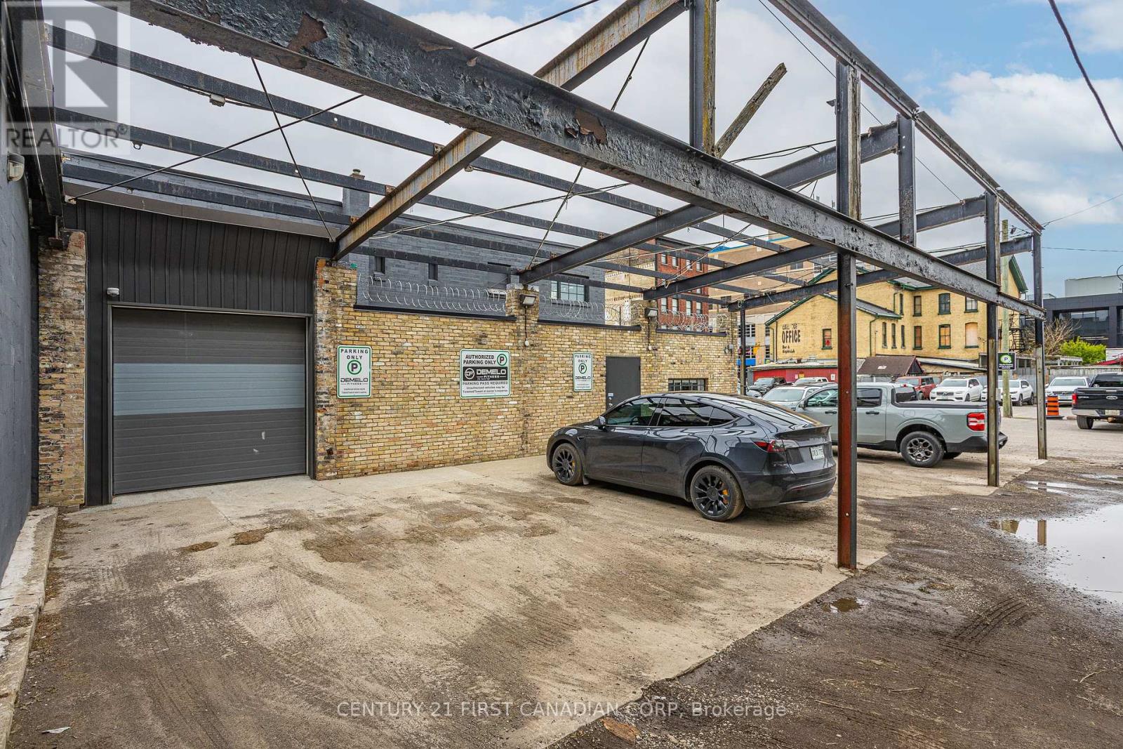 347 Clarence Street, London East, Ontario  N6A 3M4 - Photo 6 - X12406305