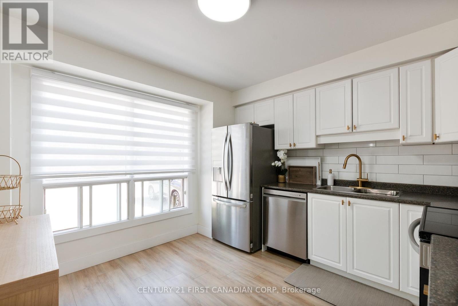 60 - 35 Waterman Avenue, London South, Ontario  N6C 5T8 - Photo 3 - X12406420