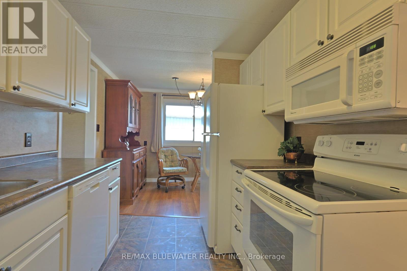 199 Pebble Beach Parkway, South Huron, Ontario  N0M 1T0 - Photo 16 - X12406449
