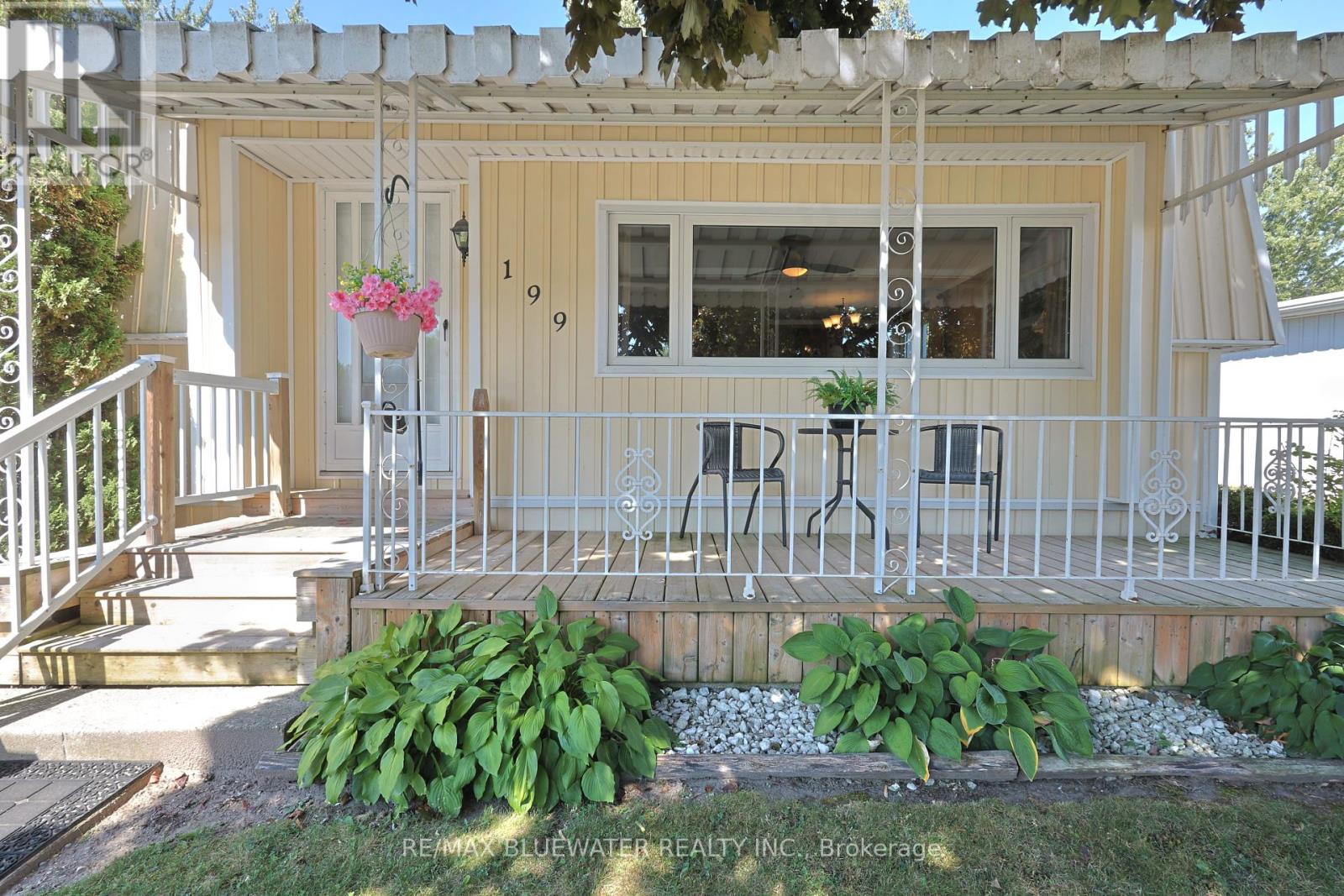 199 Pebble Beach Parkway, South Huron, Ontario  N0M 1T0 - Photo 2 - X12406449