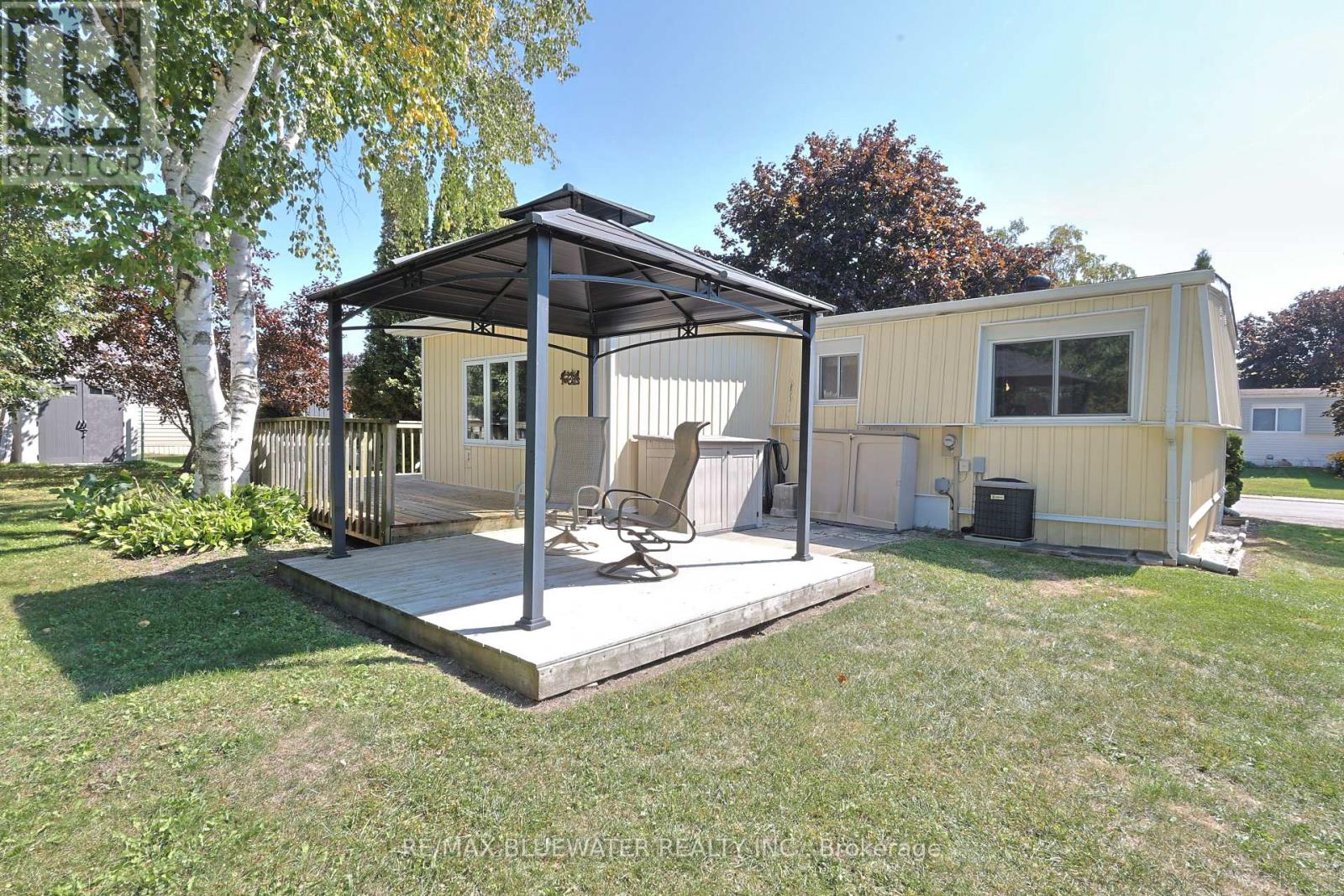 199 Pebble Beach Parkway, South Huron, Ontario  N0M 1T0 - Photo 3 - X12406449