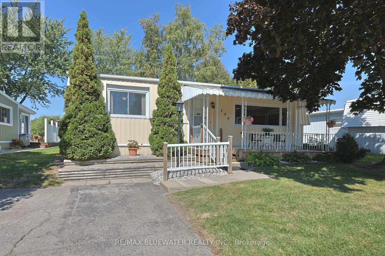 199 Pebble Beach Parkway, South Huron, Ontario  N0M 1T0 - Photo 6 - X12406449