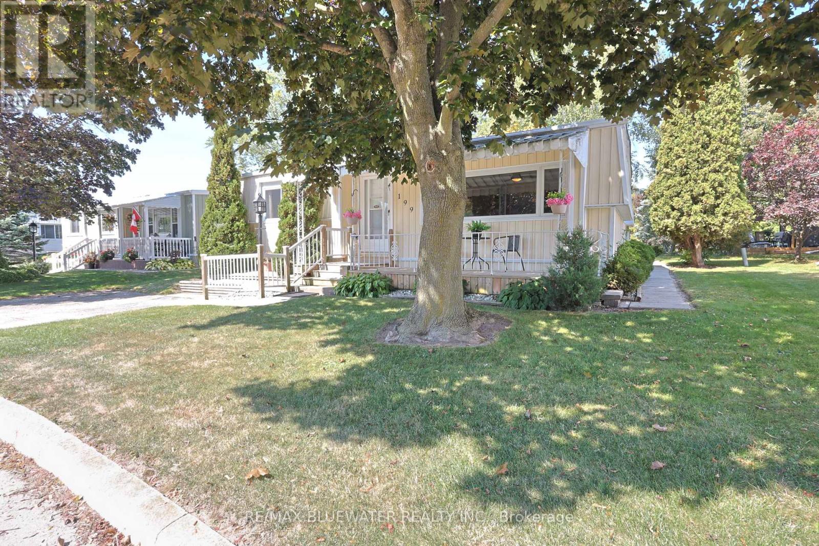 199 Pebble Beach Parkway, South Huron, Ontario  N0M 1T0 - Photo 7 - X12406449