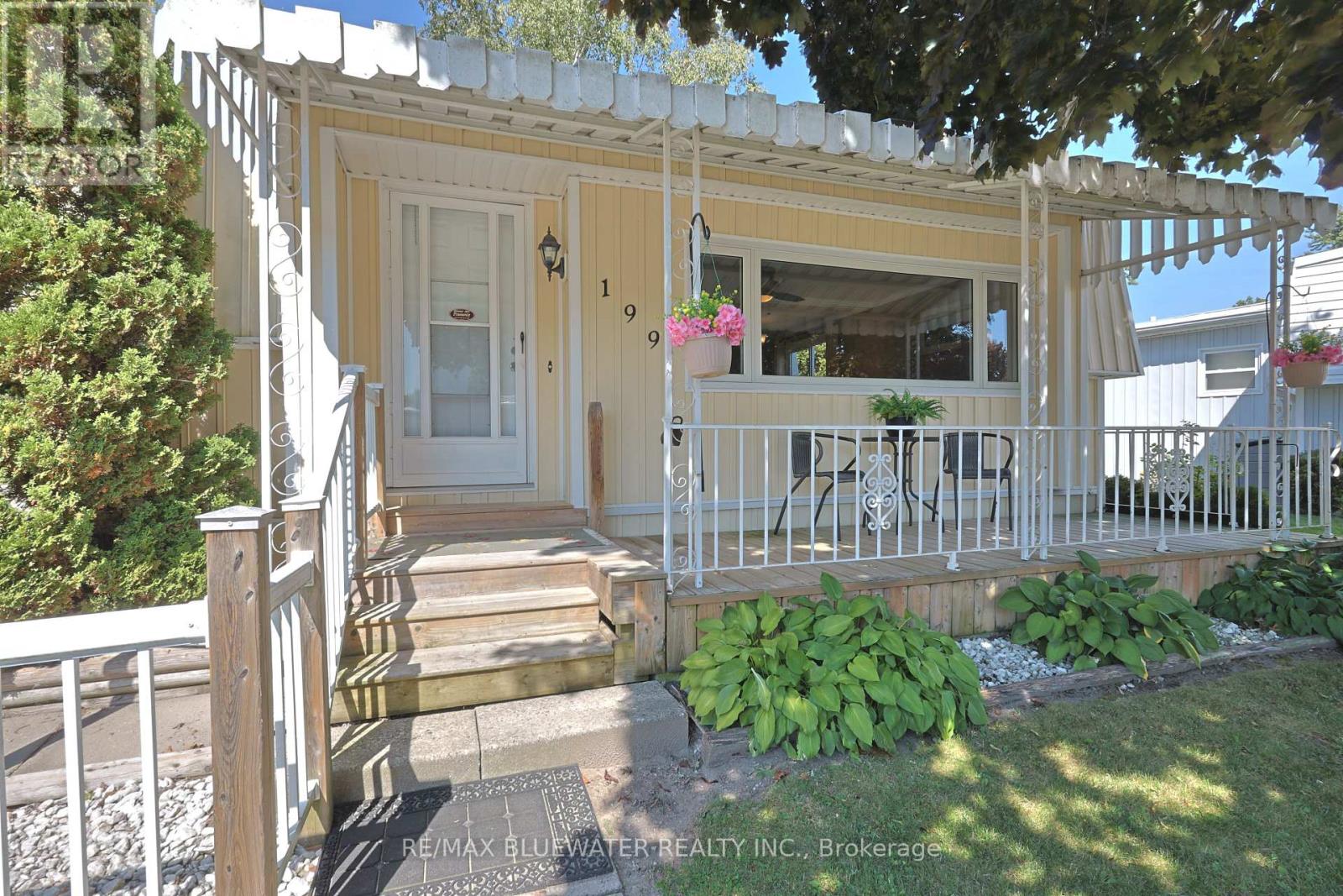199 Pebble Beach Parkway, South Huron, Ontario  N0M 1T0 - Photo 8 - X12406449