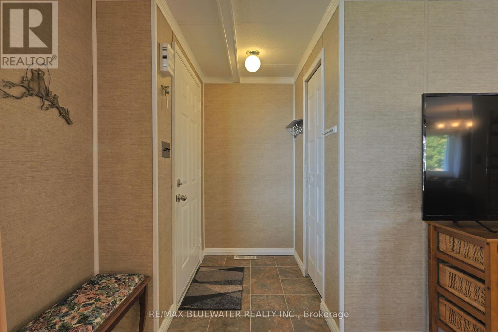 199 Pebble Beach Parkway, South Huron, Ontario  N0M 1T0 - Photo 9 - X12406449