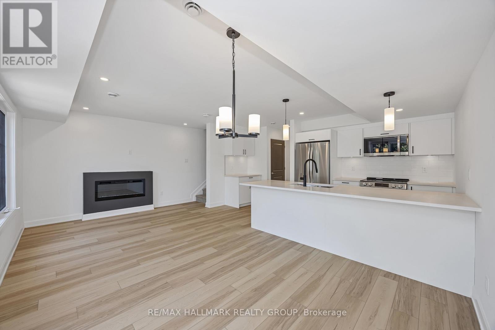 6104 Renaud Rd, Ottawa, Ontario  K1W 0X6 - Photo 11 - X12406403