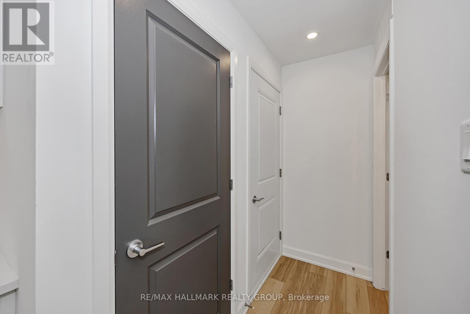 6104 Renaud Rd, Ottawa, Ontario  K1W 0X6 - Photo 4 - X12406403