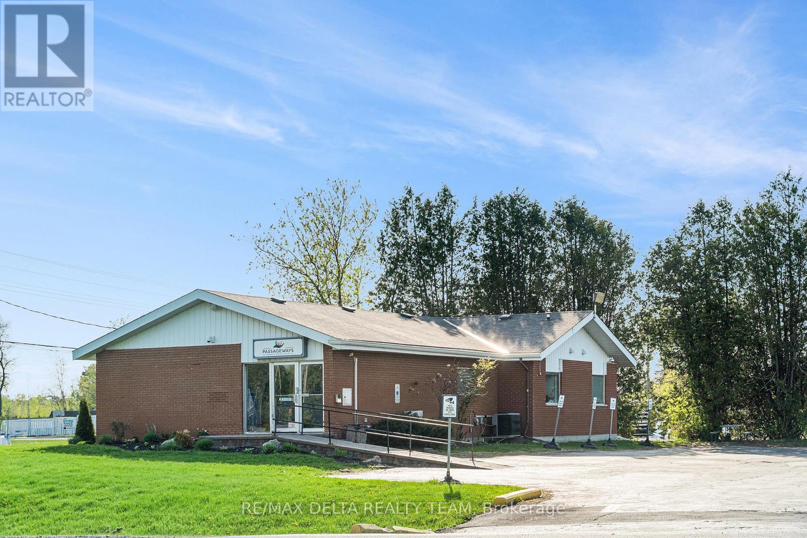 3713 Navan Road, Ottawa, Ontario  K1B 1H9 - Photo 2 - X12406433