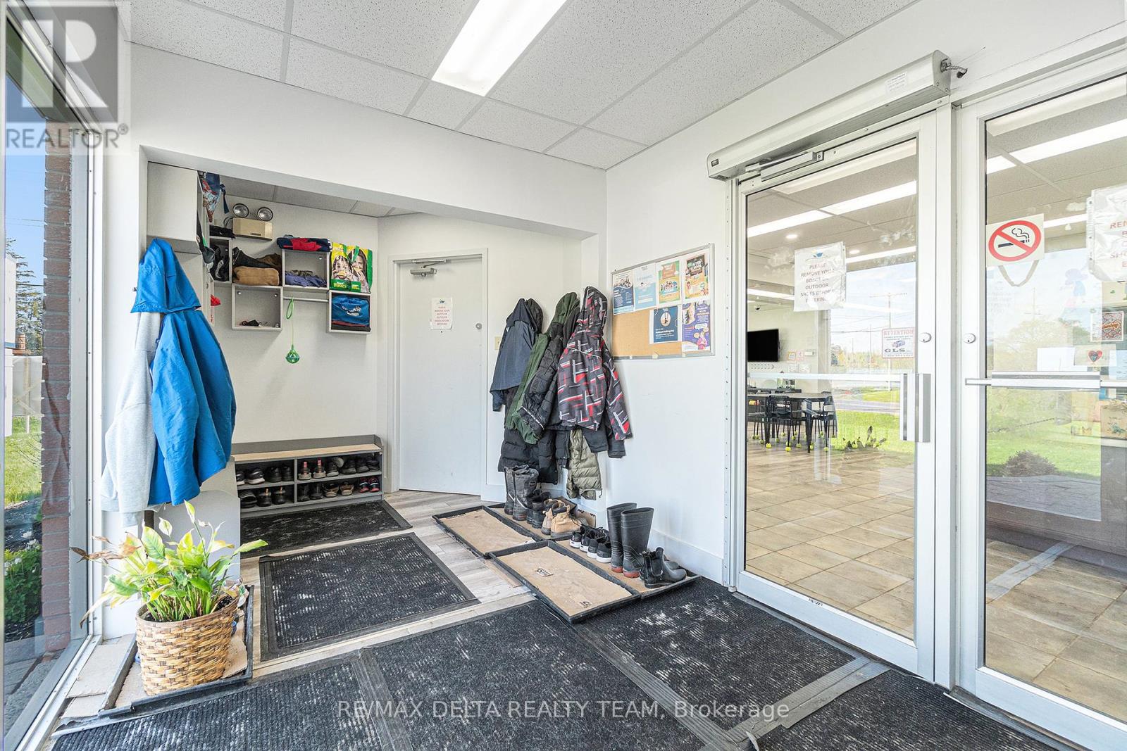 3713 Navan Road, Ottawa, Ontario  K1B 1H9 - Photo 3 - X12406433