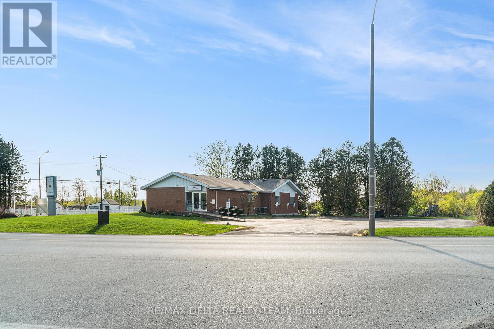 3713 Navan Road, Ottawa, Ontario  K1B 1H9 - Photo 38 - X12406433