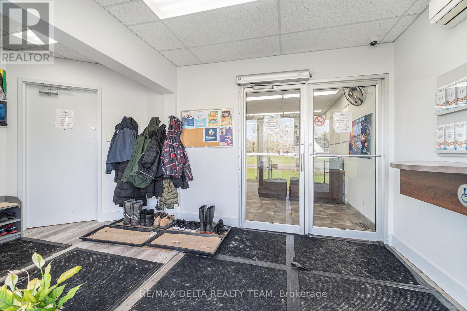 3713 Navan Road, Ottawa, Ontario  K1B 1H9 - Photo 5 - X12406433