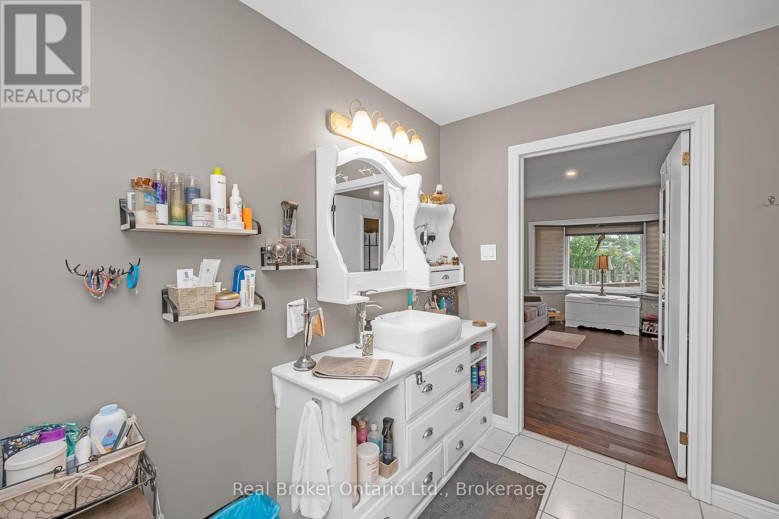 Lorem Ipsum Dol, Grimsby, Ontario  L3M  - Photo 29 - DEMO28868452