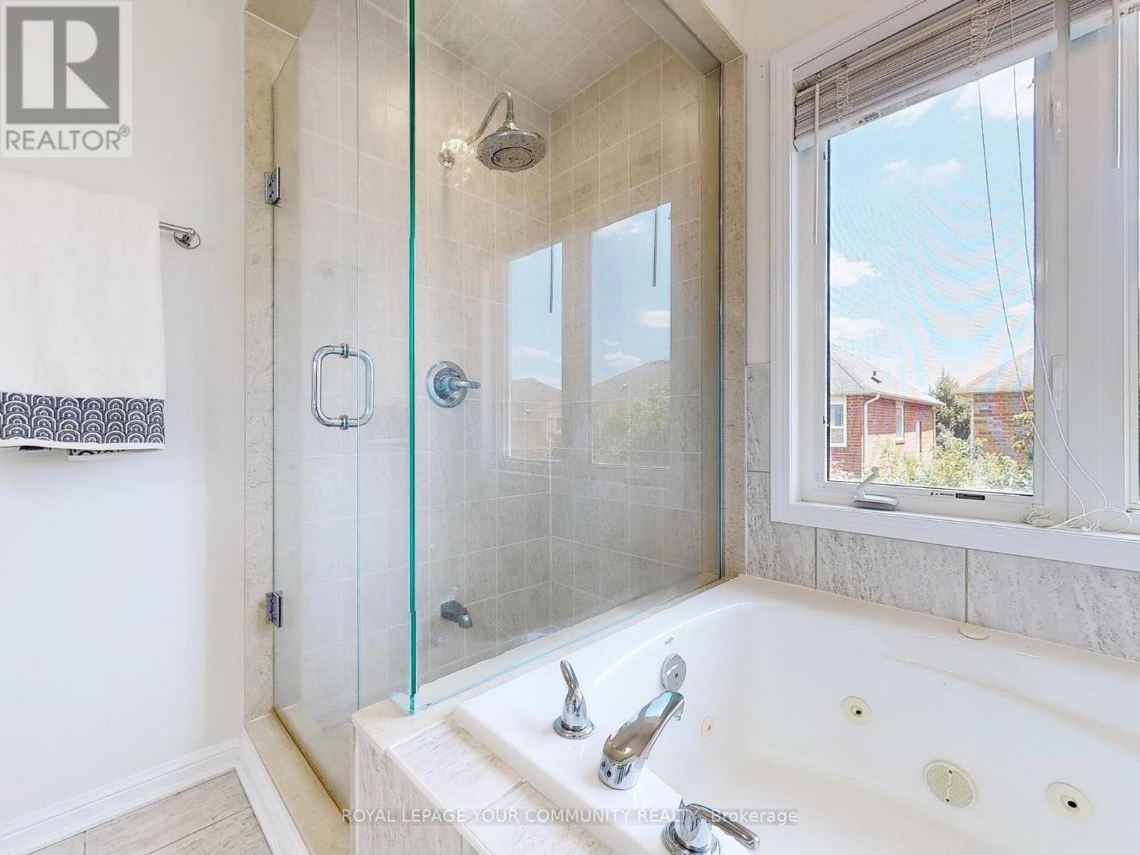 118 Ina Lane, Whitchurch-Stouffville, Ontario  L4A 0L8 - Photo 17 - N12391958