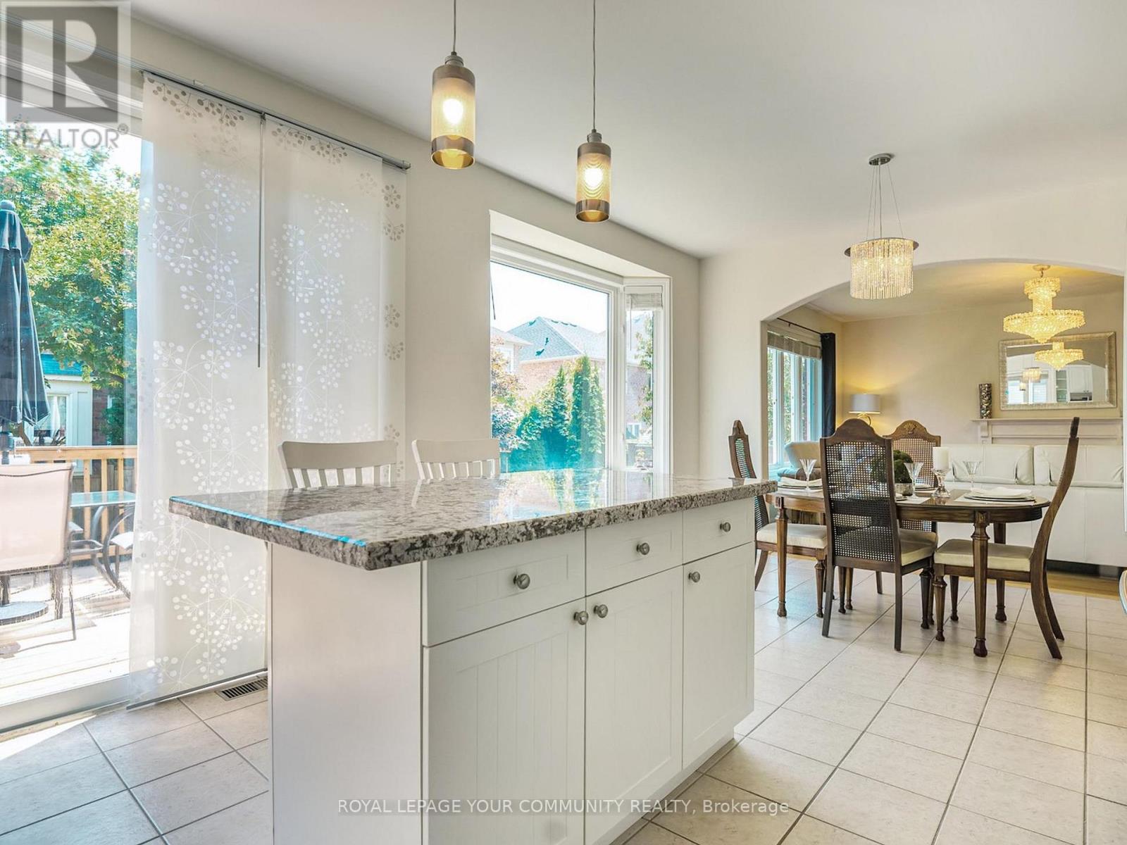 118 Ina Lane, Whitchurch-Stouffville, Ontario  L4A 0L8 - Photo 13 - N12391958
