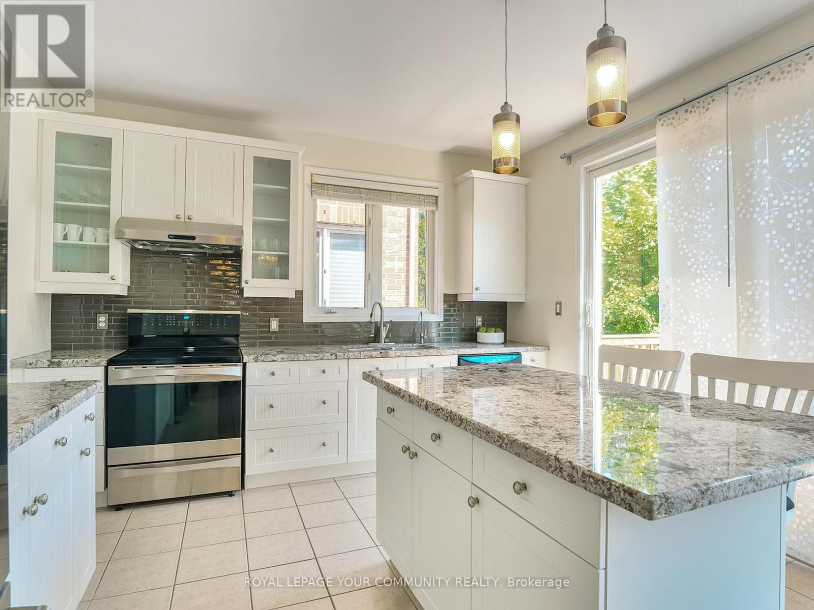 118 Ina Lane, Whitchurch-Stouffville, Ontario  L4A 0L8 - Photo 9 - N12391958