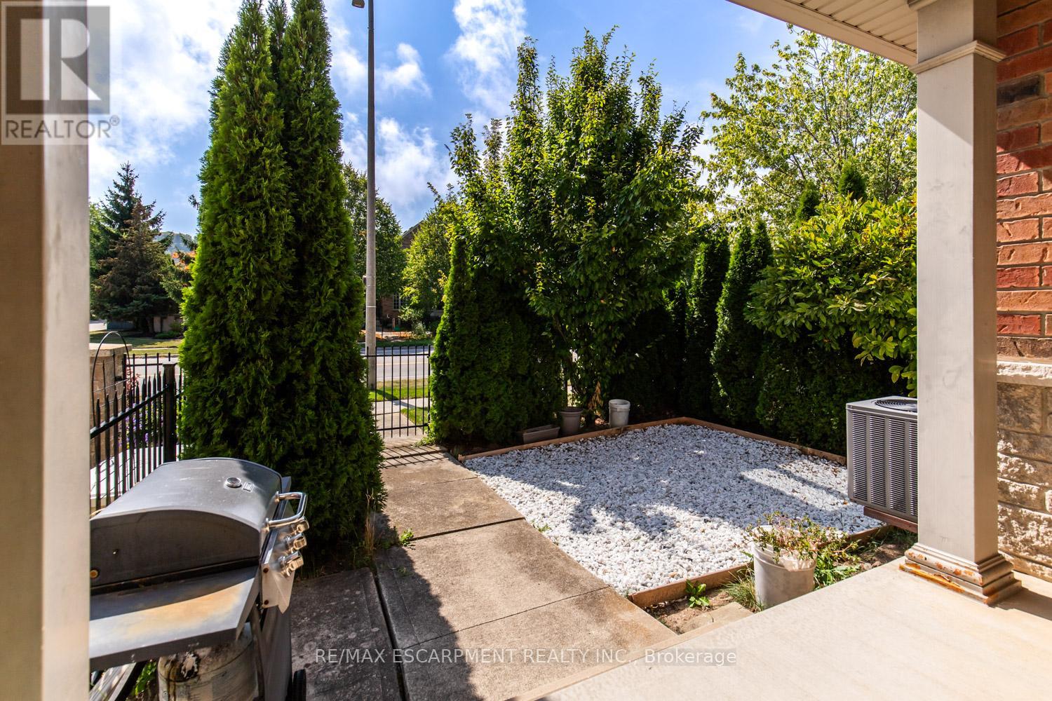 2 - 188 Livingston Avenue, Grimsby, Ontario  L3M 5R7 - Photo 22 - X12391560