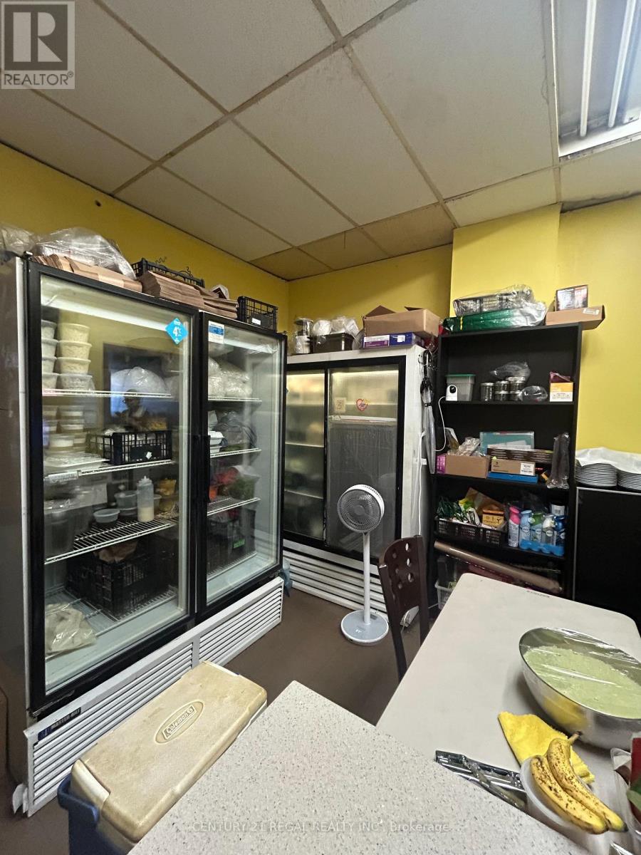 62 Vaughan Road, Toronto (Humewood-Cedarvale), Ontario  M6G 2N4 - Photo 10 - C12403365