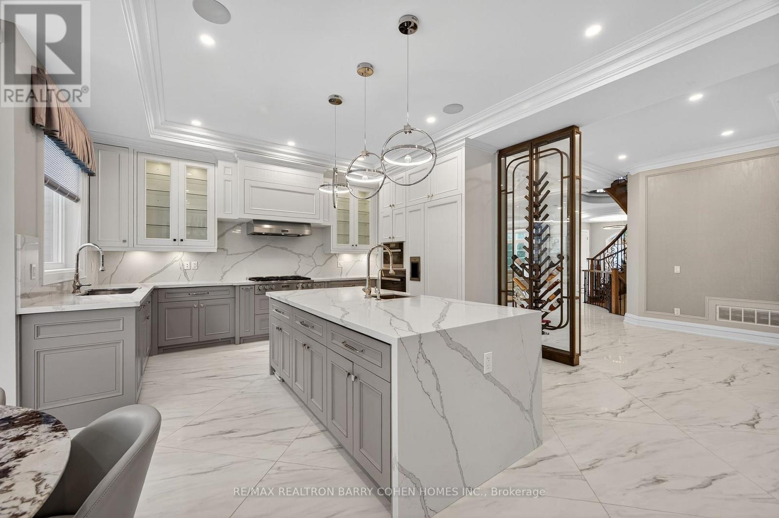 18 Suncrest Drive, Toronto (Bridle Path-Sunnybrook-York Mills), Ontario  M3C 2L2 - Photo 11 - C12406124