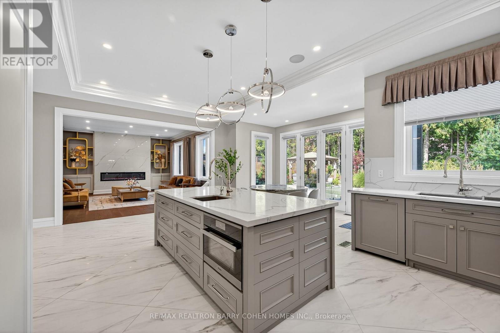 18 Suncrest Drive, Toronto (Bridle Path-Sunnybrook-York Mills), Ontario  M3C 2L2 - Photo 12 - C12406124