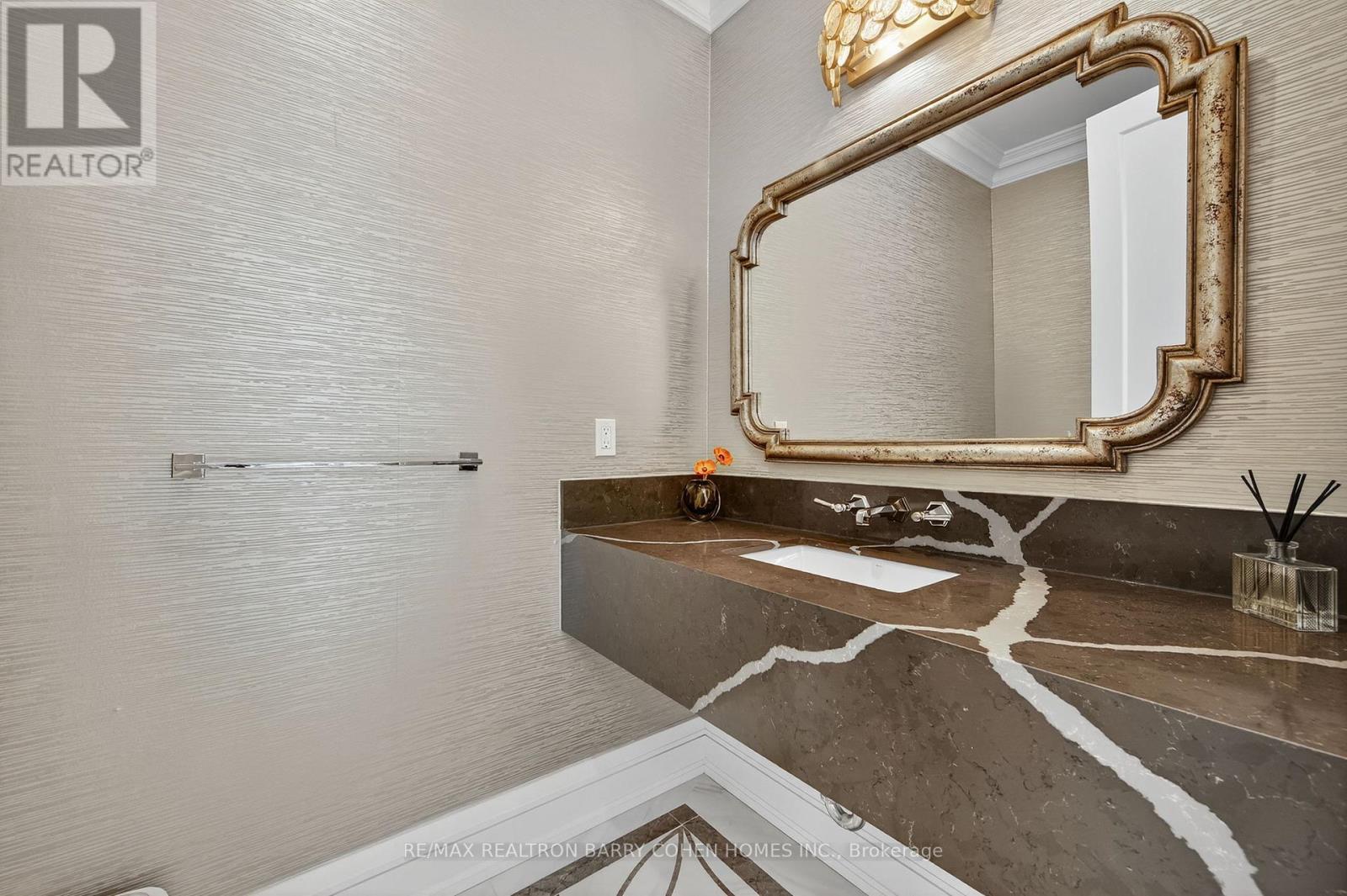 18 Suncrest Drive, Toronto (Bridle Path-Sunnybrook-York Mills), Ontario  M3C 2L2 - Photo 16 - C12406124