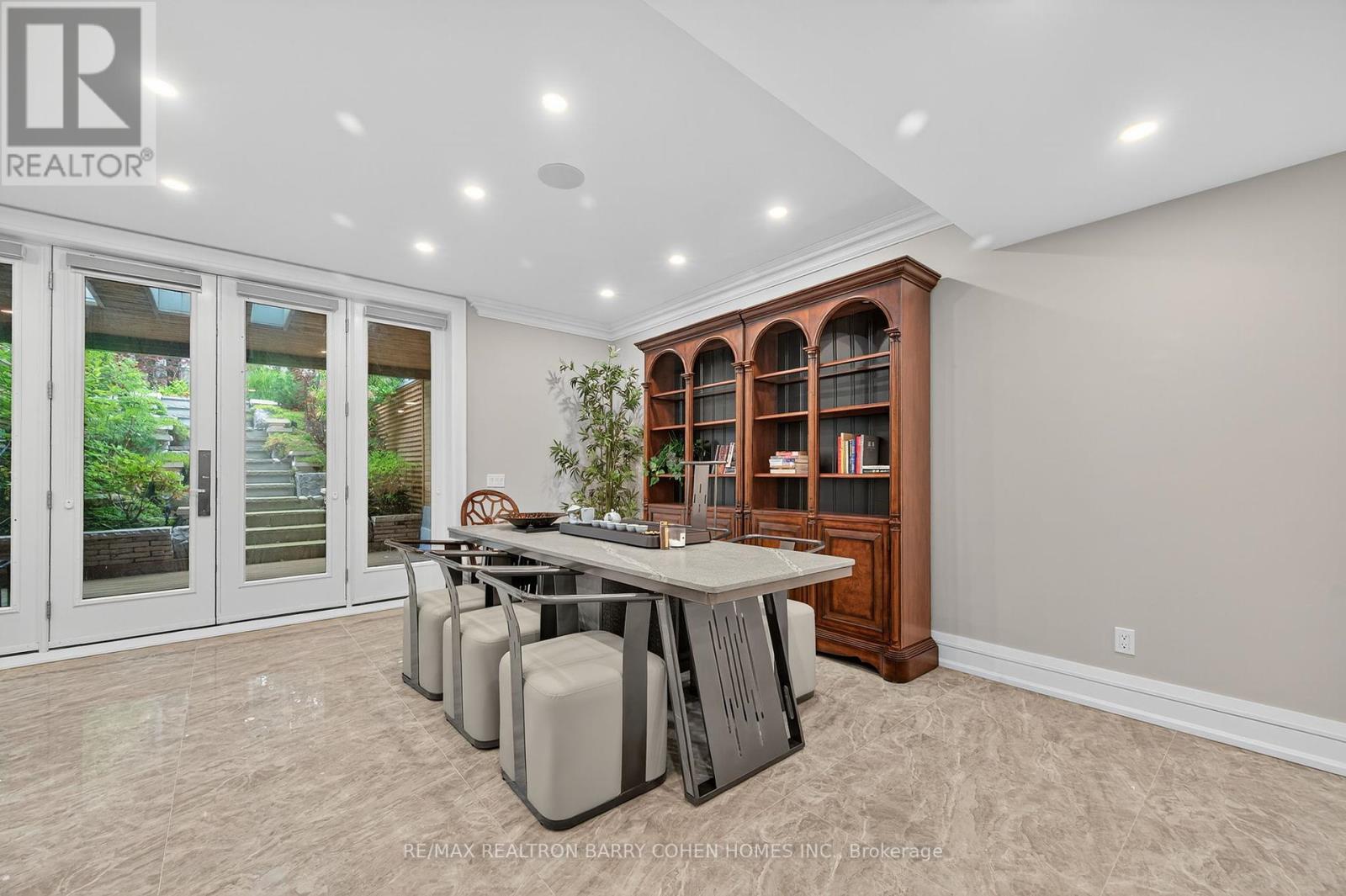 18 Suncrest Drive, Toronto (Bridle Path-Sunnybrook-York Mills), Ontario  M3C 2L2 - Photo 34 - C12406124