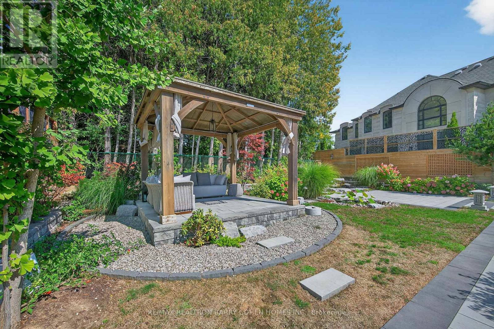 18 Suncrest Drive, Toronto (Bridle Path-Sunnybrook-York Mills), Ontario  M3C 2L2 - Photo 46 - C12406124