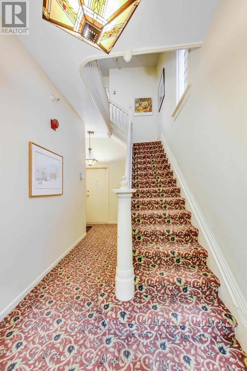 72 Walmer Road, Toronto, Ontario  M5R 2X7 - Photo 2 - C12406129
