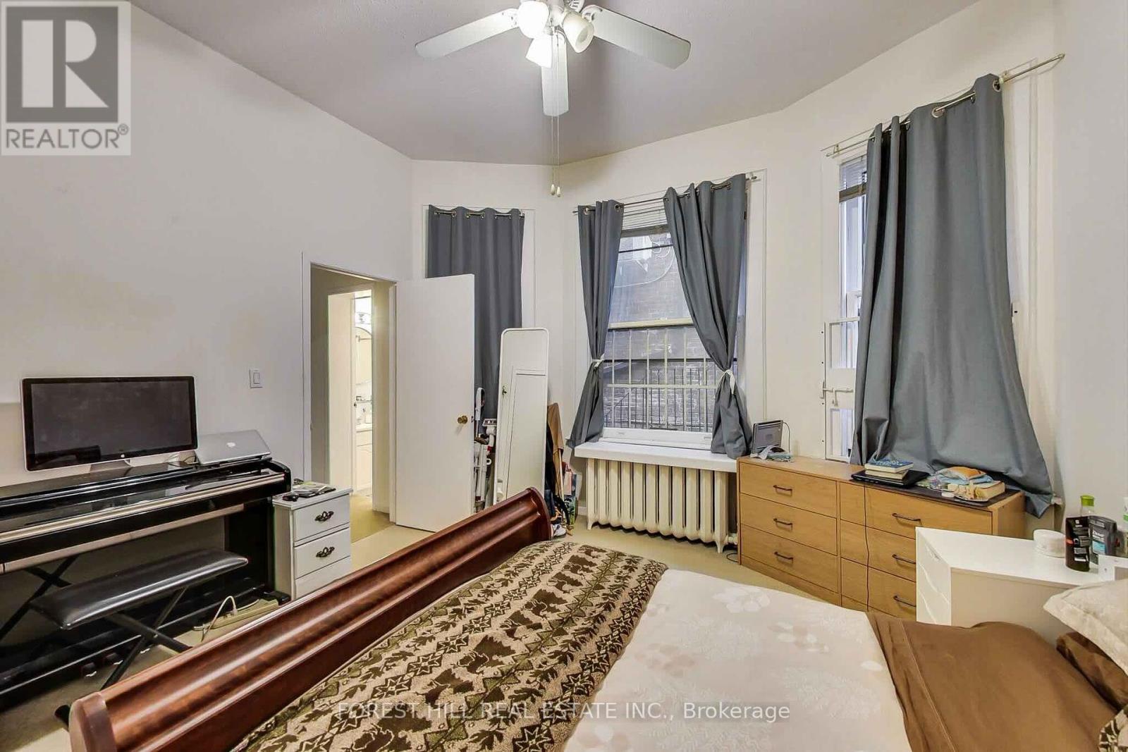 72 Walmer Road, Toronto, Ontario  M5R 2X7 - Photo 3 - C12406129