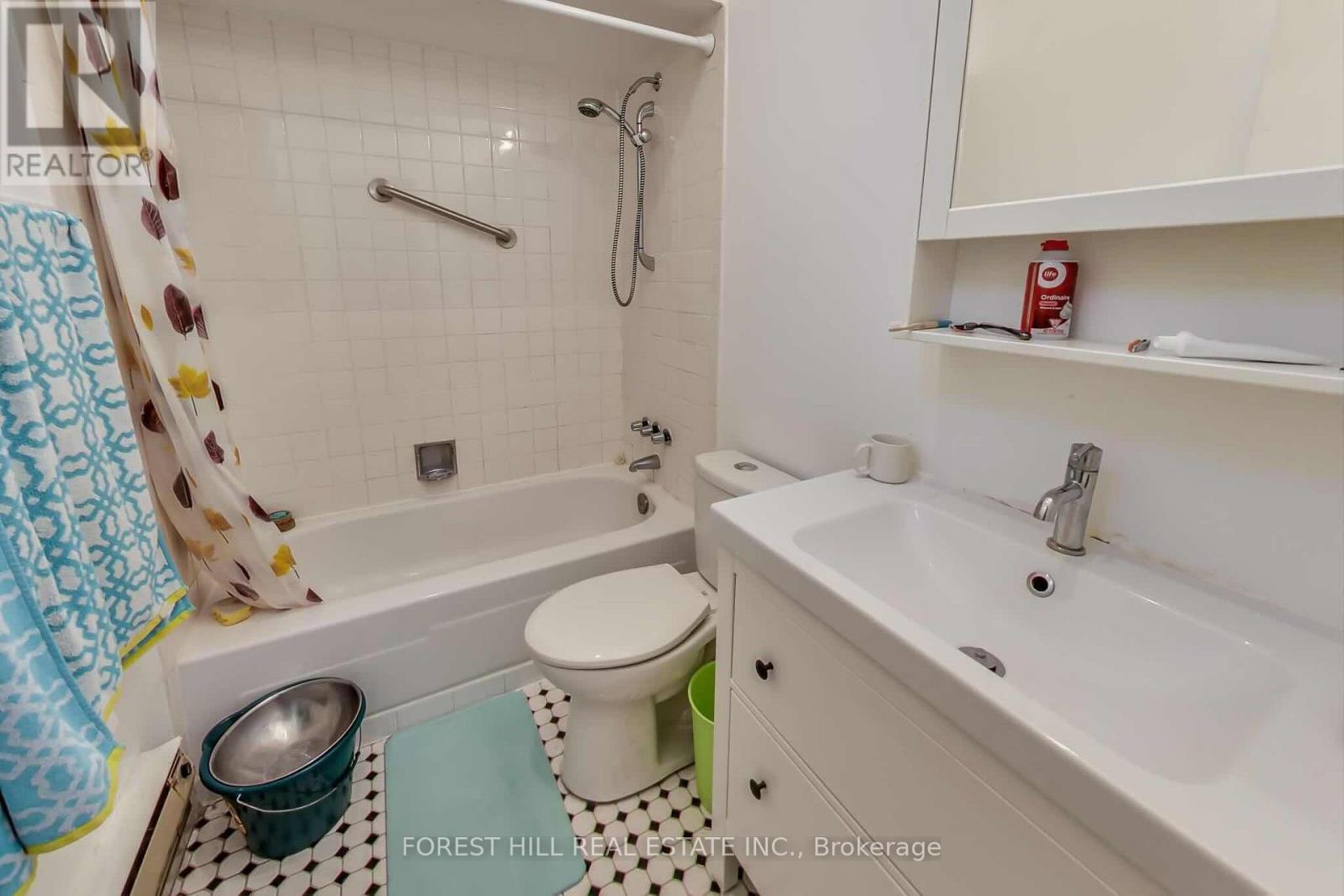 72 Walmer Road, Toronto, Ontario  M5R 2X7 - Photo 5 - C12406129