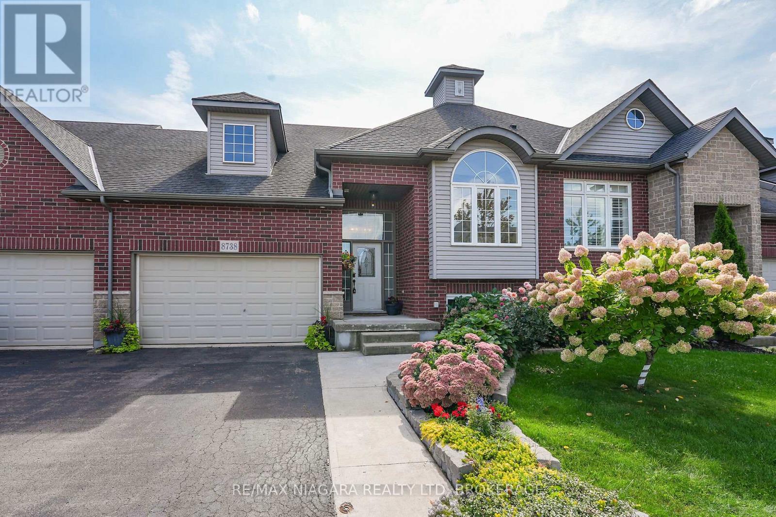 8738 Upper Canada Drive, Niagara Falls, Ontario  L2H 0B8 - Photo 1 - X12406452