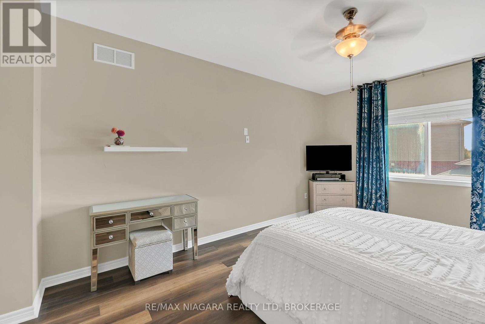 8738 Upper Canada Drive, Niagara Falls, Ontario  L2H 0B8 - Photo 17 - X12406452