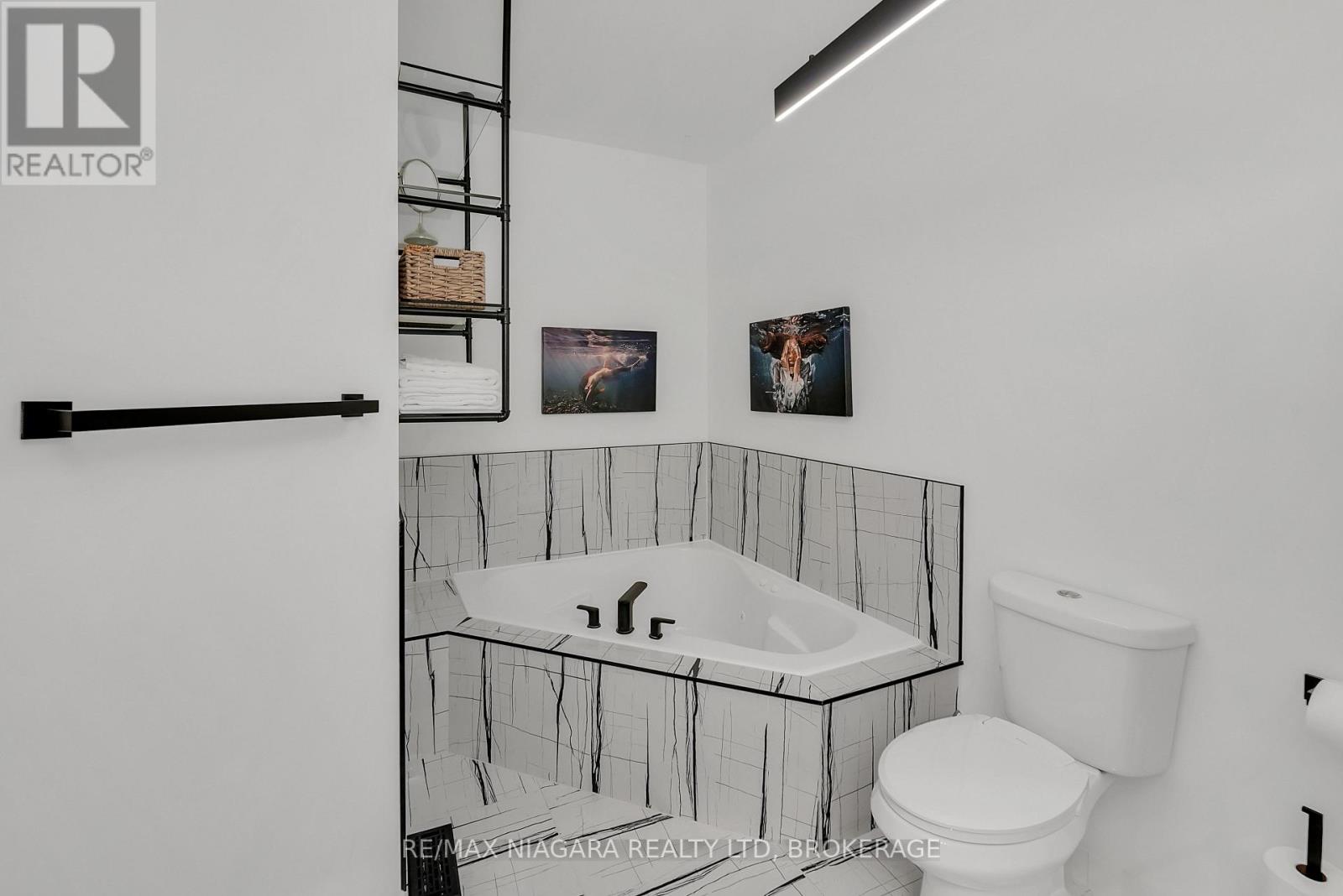 8738 Upper Canada Drive, Niagara Falls, Ontario  L2H 0B8 - Photo 19 - X12406452