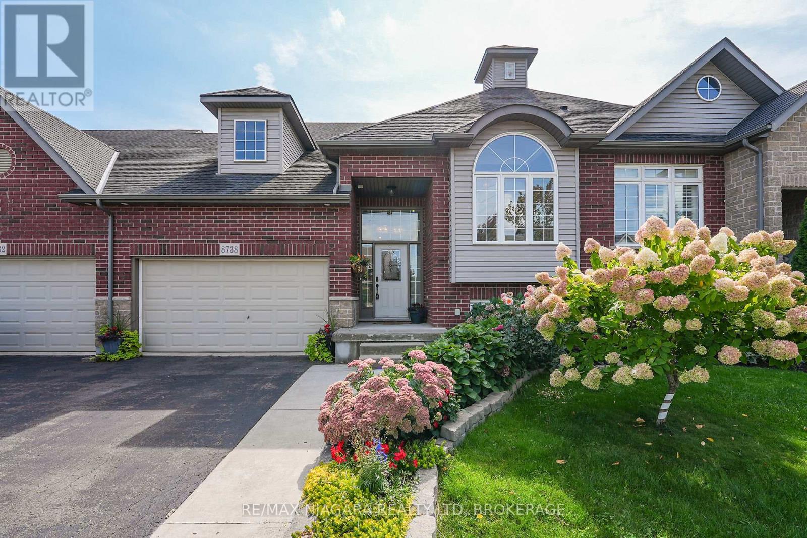 8738 Upper Canada Drive, Niagara Falls, Ontario  L2H 0B8 - Photo 2 - X12406452