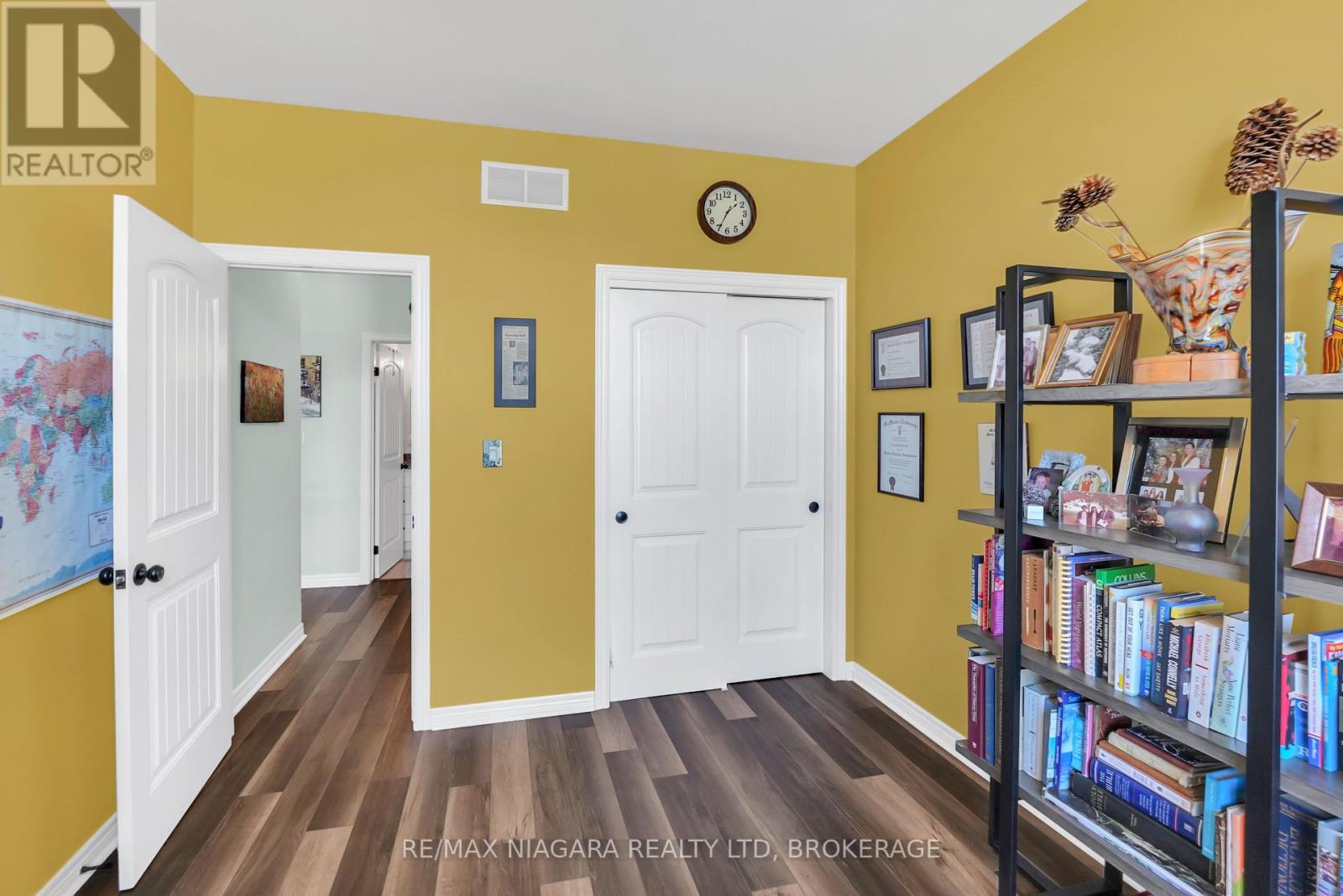 8738 Upper Canada Drive, Niagara Falls, Ontario  L2H 0B8 - Photo 21 - X12406452