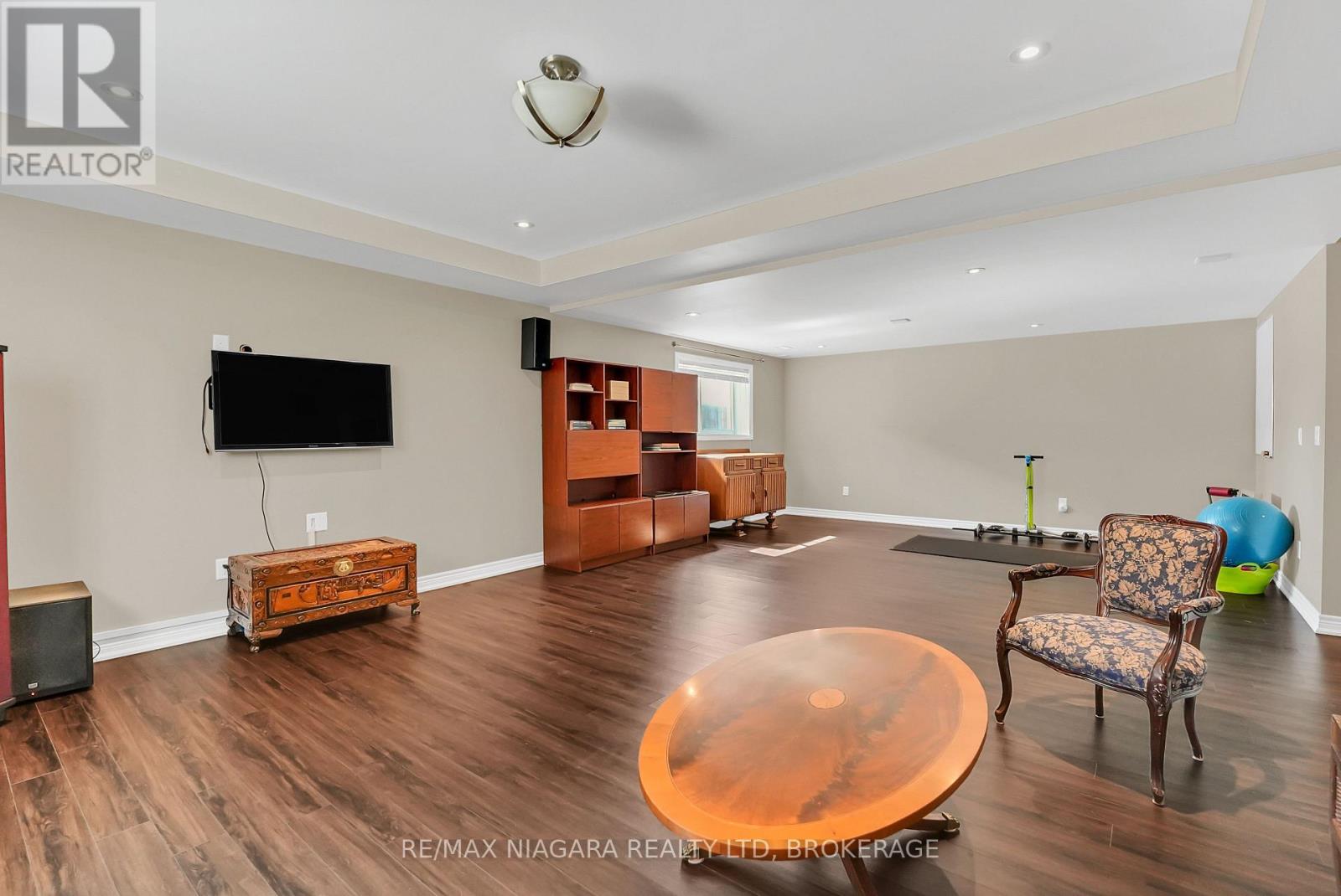 8738 Upper Canada Drive, Niagara Falls, Ontario  L2H 0B8 - Photo 25 - X12406452