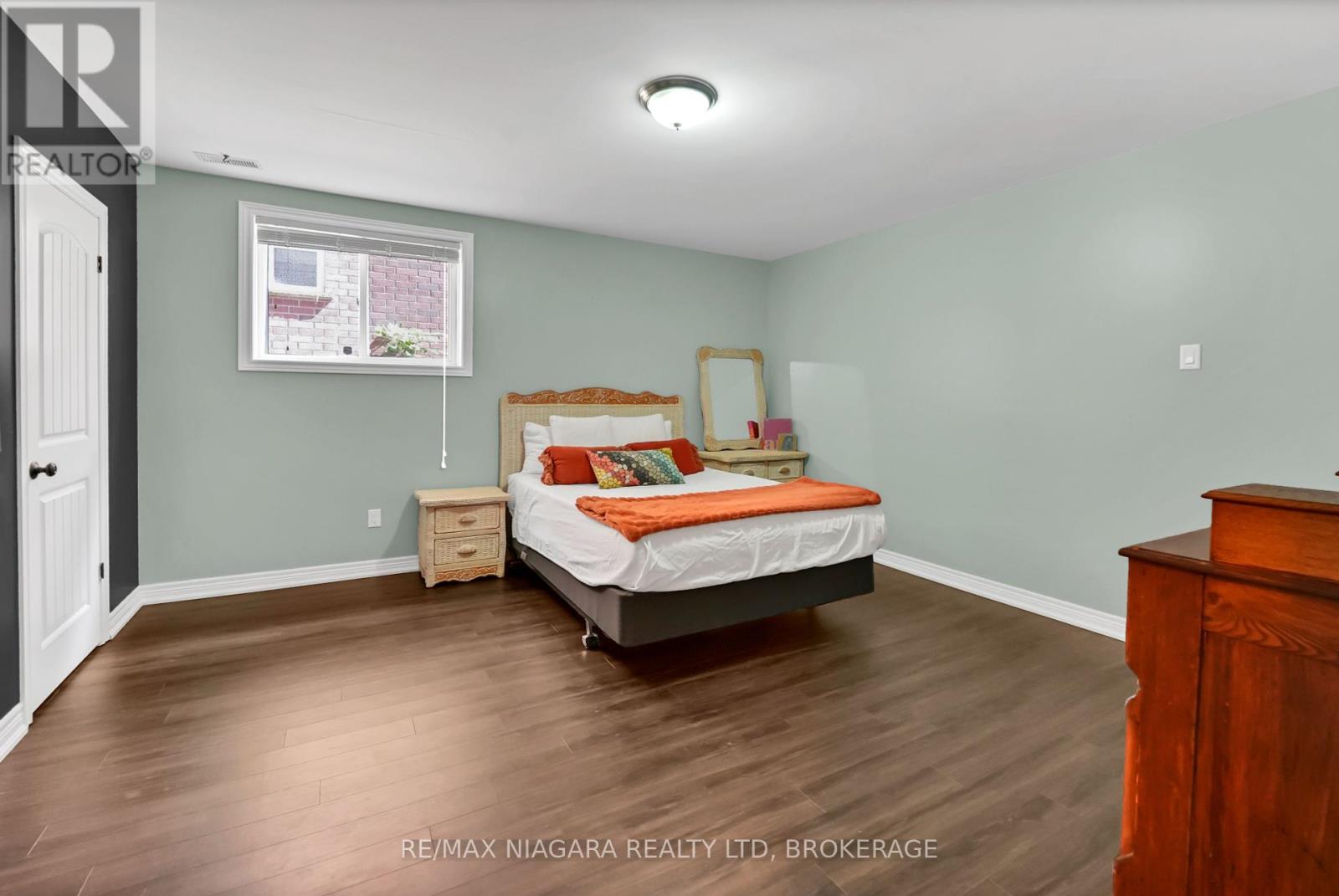 8738 Upper Canada Drive, Niagara Falls, Ontario  L2H 0B8 - Photo 27 - X12406452