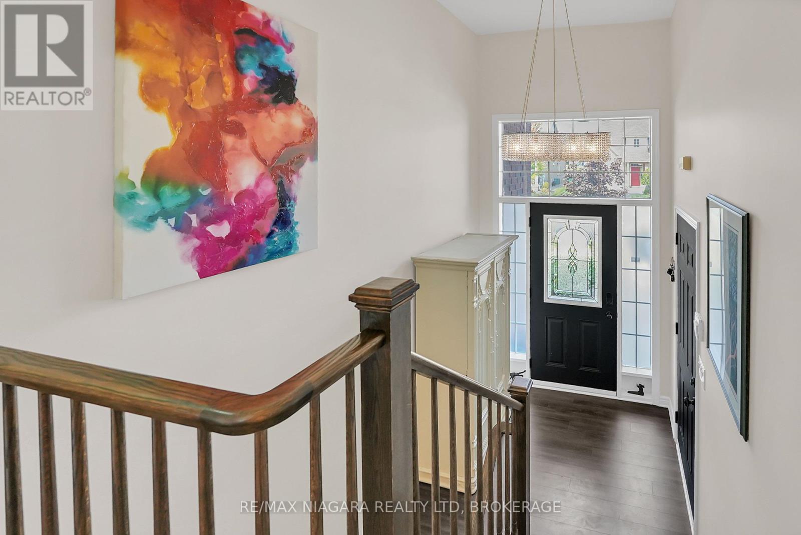 8738 Upper Canada Drive, Niagara Falls, Ontario  L2H 0B8 - Photo 3 - X12406452