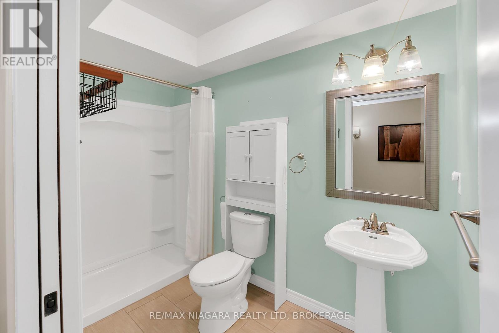 8738 Upper Canada Drive, Niagara Falls, Ontario  L2H 0B8 - Photo 32 - X12406452