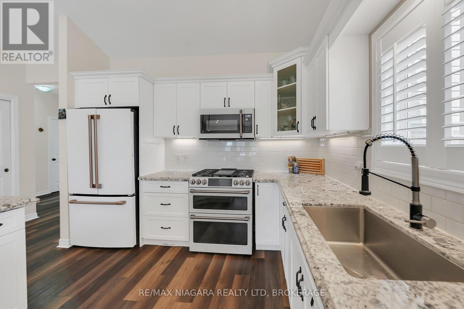 8738 Upper Canada Drive, Niagara Falls, Ontario  L2H 0B8 - Photo 4 - X12406452