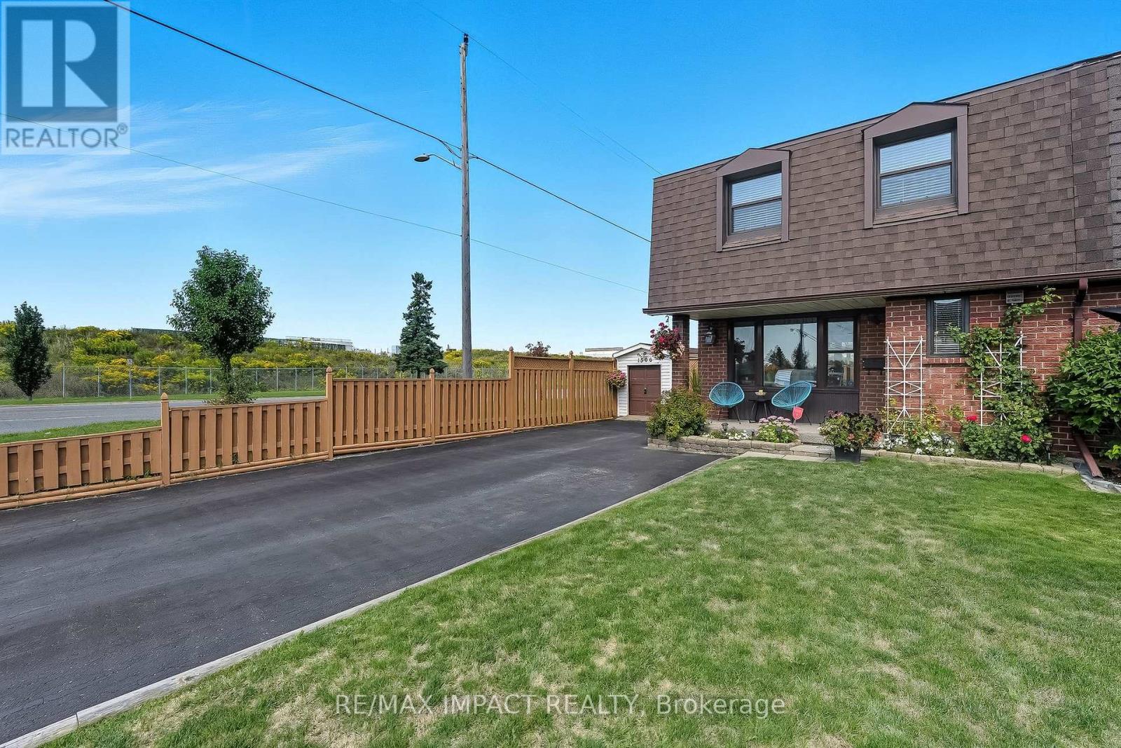 1506 Fenelon Crescent, Oshawa, Ontario  L1J 6G1 - Photo 2 - E12406179
