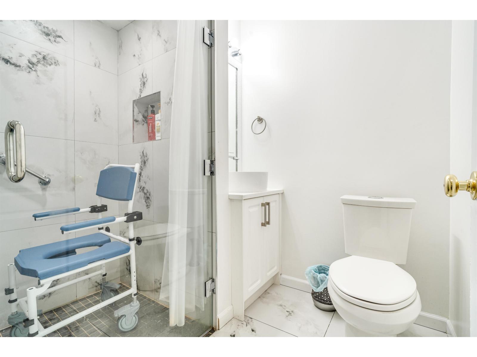 8662 141b Street, Surrey, British Columbia  V3W 0S3 - Photo 11 - R3048283